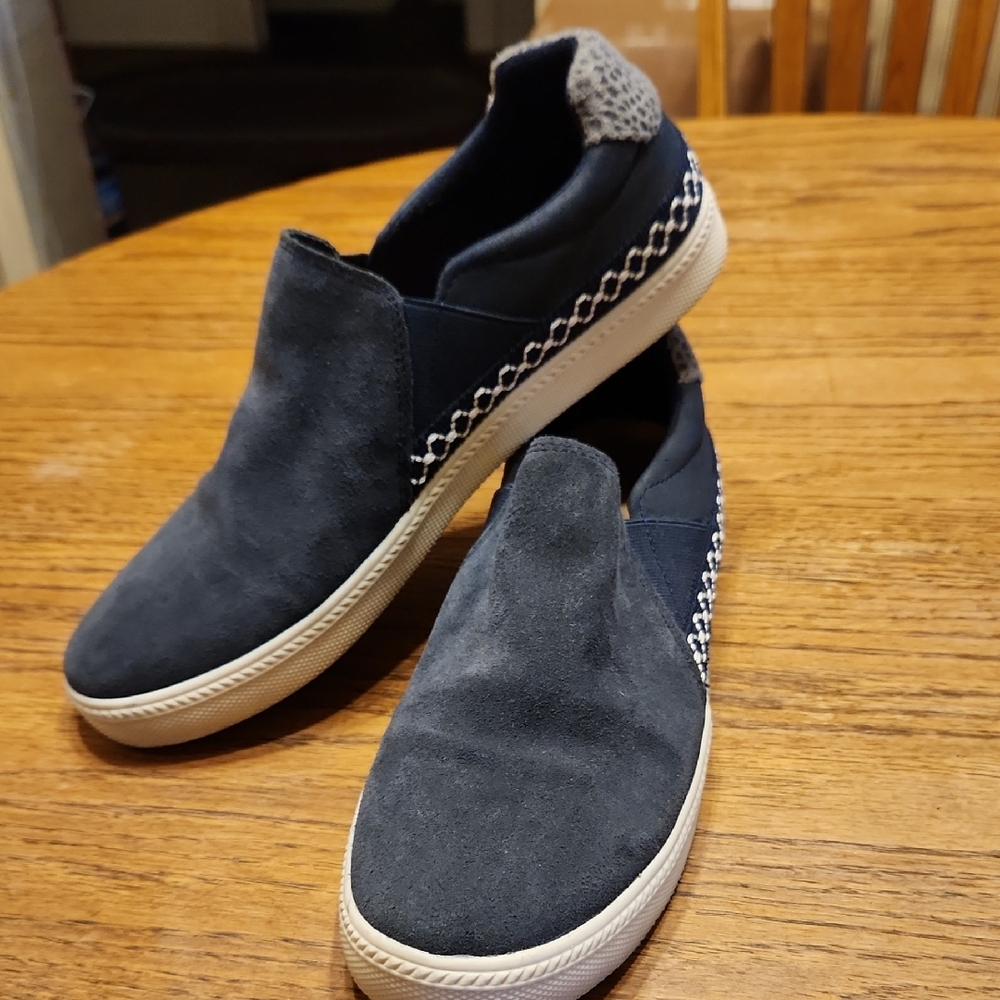 Earth Origins Melissa Suede Slip On Size  11